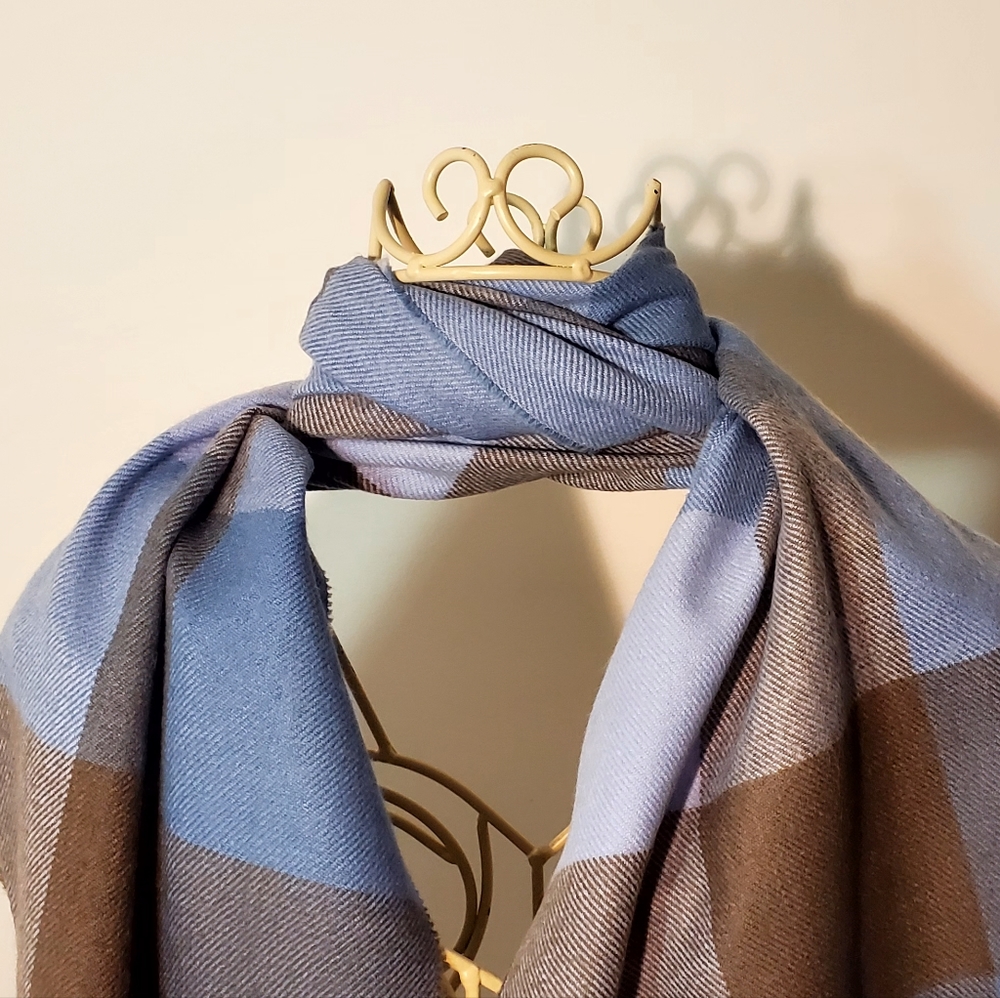 Cashmere Fringed Scarf - Picture 2 of 5